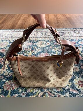 VTG DOONEY & BOURKE SIGNATURE CLOTH & LEATHER SMALL HOBO BUCKET HANDBAG